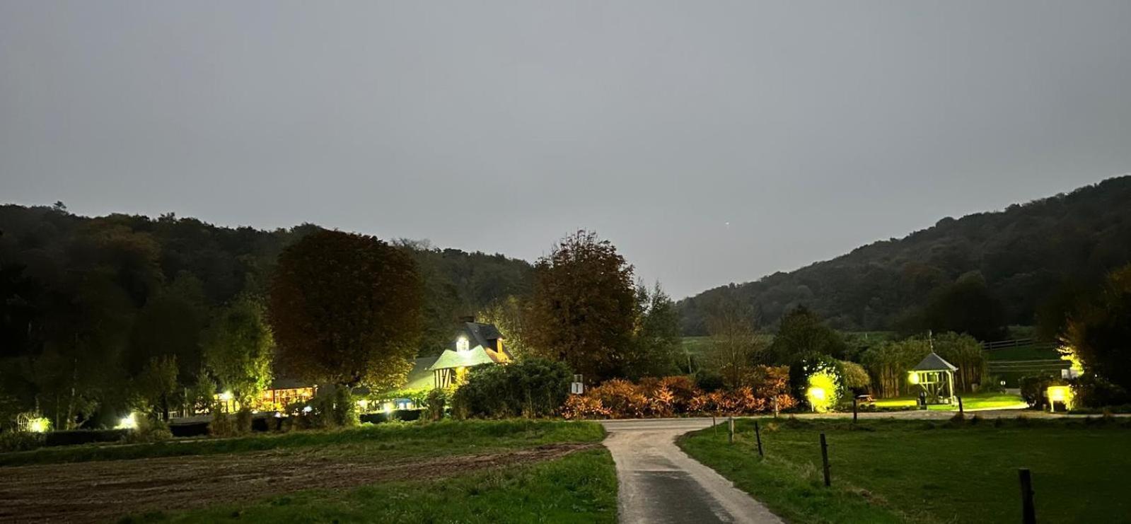 Auberge Du Val Au Cesne Saint-Clair-sur-les-Monts Eksteriør bilde